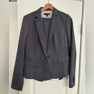 Ann Taylor Women’s blazer and matching pants - like new